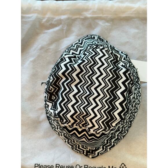 ☃️HP! NWT Classic black and white Missoni hat - Picture 7 of 13